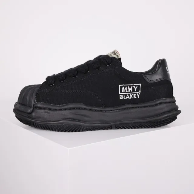 MMY Blakey Black White Canvas Upper Rubber Toe Cap Sneakers 9