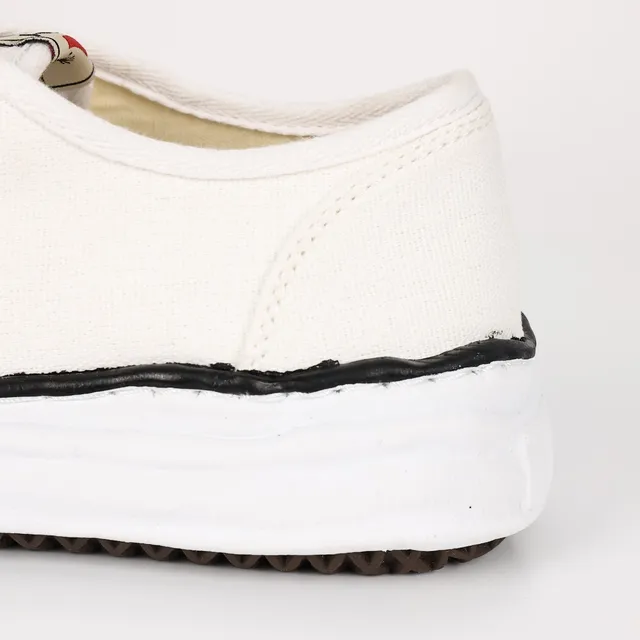 MMY Footwear White Black Canvas Upper Sculpted Midsole Sneakers 4