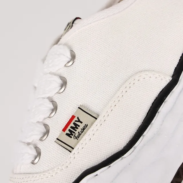 MMY Footwear White Black Canvas Upper Sculpted Midsole Sneakers 6