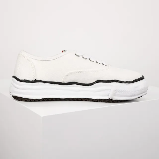 MMY Footwear White Black Canvas Upper Sculpted Midsole Sneakers 7