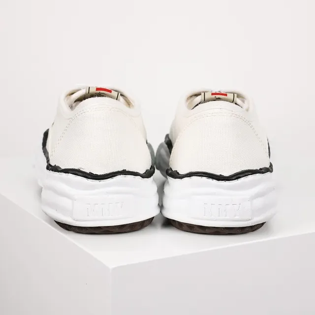 MMY Footwear White Black Canvas Upper Sculpted Midsole Sneakers 8