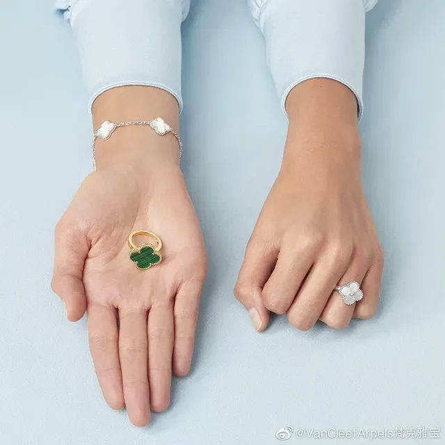 Multicolor Four-Leaf Clover Motif Enamel Inlay Ring 19
