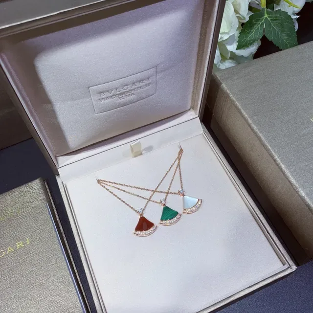 Multicolor Gold Fan-Shaped Pendant Pavé Diamond Halo Necklace 9