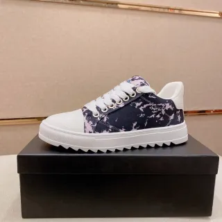 Tênis plataforma com impressão abstrata navy e rosa