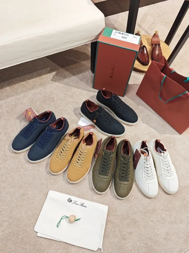Navy Beige Low-Top Lace-Up Sneakers 2