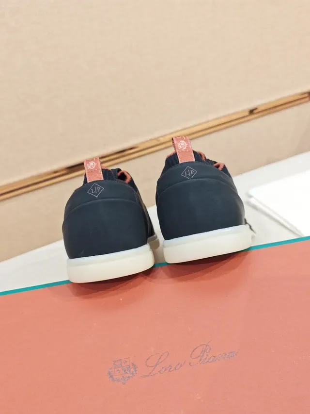Navy Beige Low-Top Lace-Up Sneakers 3