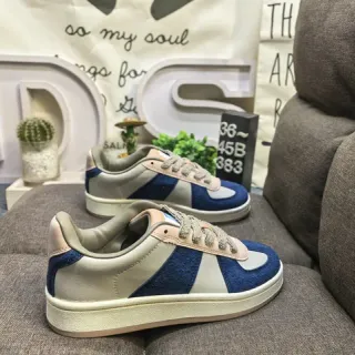 Tênis navy beige pink low-top de couro de camurça color-block