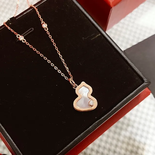 Oeelin Rose Gold Mother-of-Pearl Gourd Pendant Necklace 2