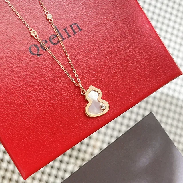 Oeelin Rose Gold Mother-of-Pearl Gourd Pendant Necklace 3