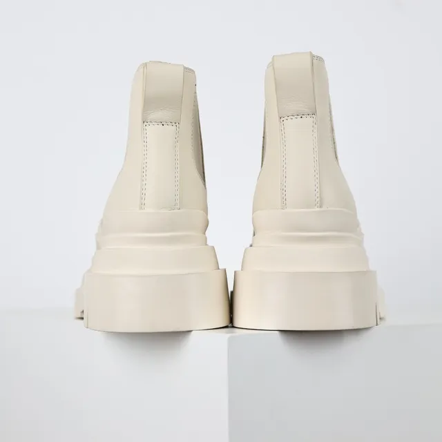 Off-White Chunky Platform Chelsea Boots 8