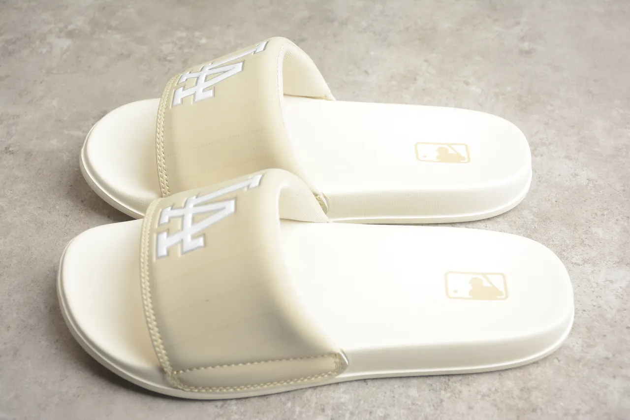 Off-White Slide-Style Slipper 8