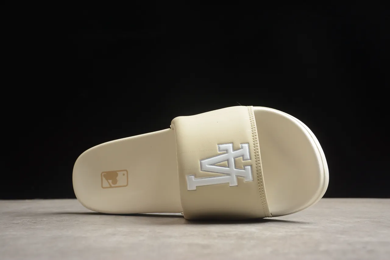 Off-White Slide-Style Slipper 11
