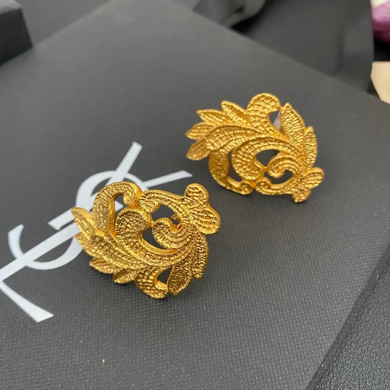 Ornate Gold-Tone Leaf-and-Scroll Motif Clip-On Earrings 7