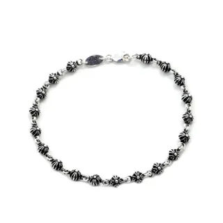 Pulsera de eslabón de perlas florales y rayadas de plata oxidada