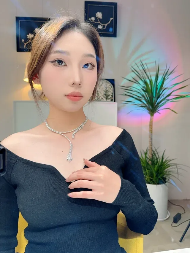 Pavé-Set Asymmetrical Drop Pendant Choker Necklace 2