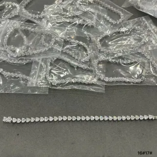 سوارة بلون فضي Pavé-Set حجر على شكل قلب