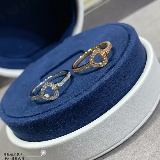 Pavé-Set Link-Style Heart and Horseshoe Motif Rings 7