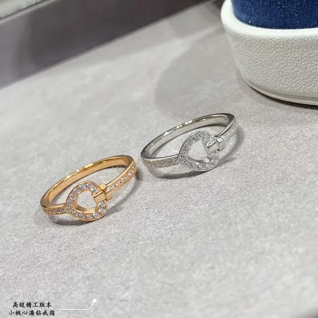 Pavé-Set Link-Style Heart and Horseshoe Motif Rings 8