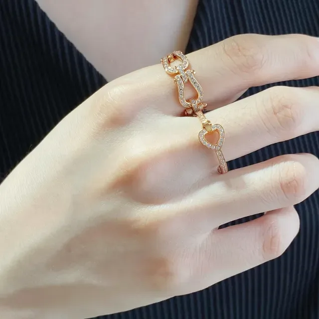 Pavé-Set Link-Style Heart and Horseshoe Motif Rings 9