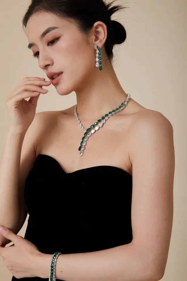 Pear-Shaped White and Green Gemstone V-Drop Necklace 3