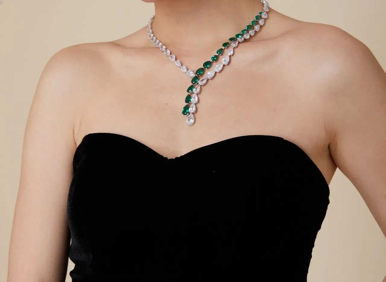 Pear-Shaped White and Green Gemstone V-Drop Necklace 7