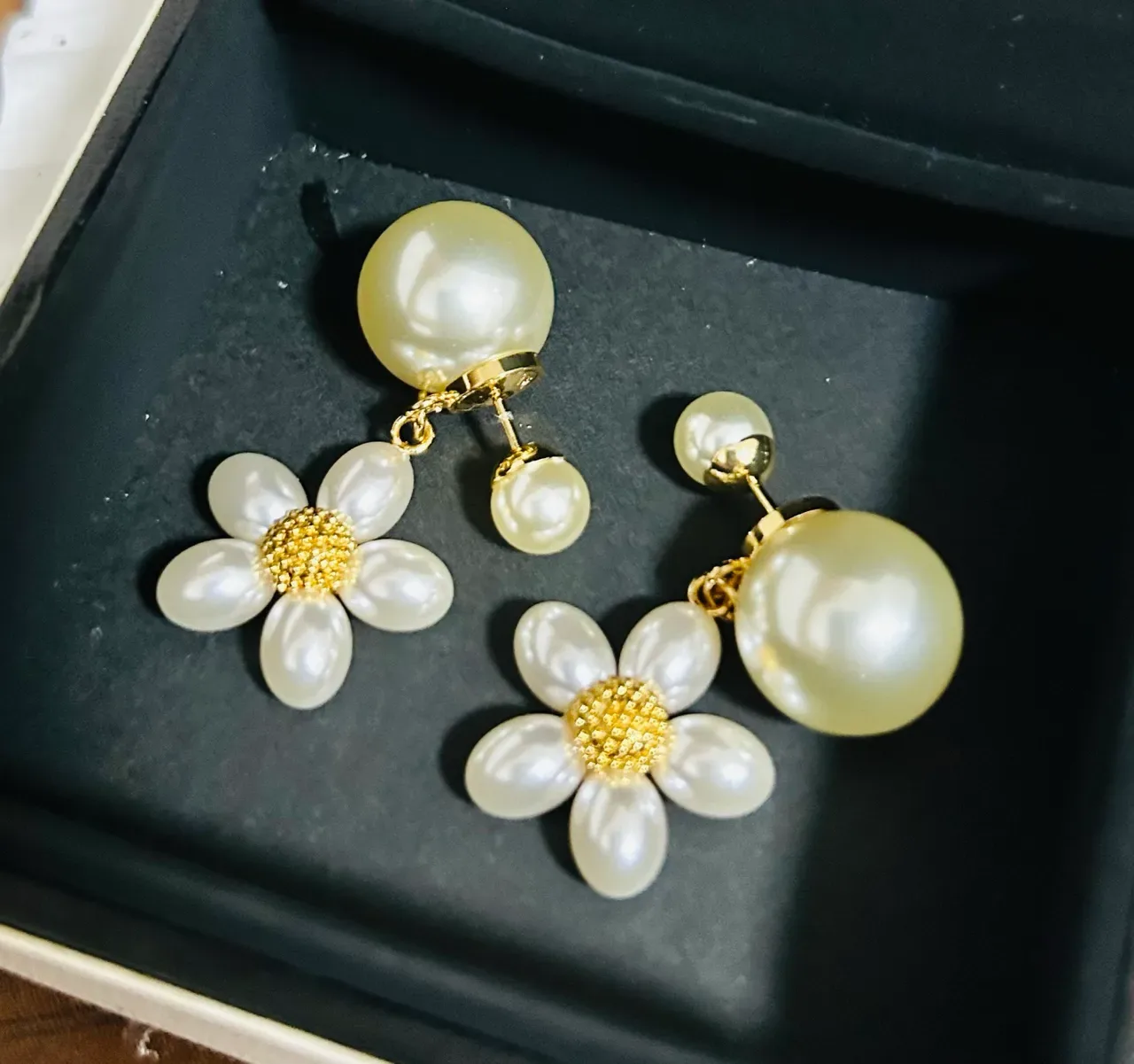 Pearl Flower Motif Gold-Tone Dangle Earrings 2