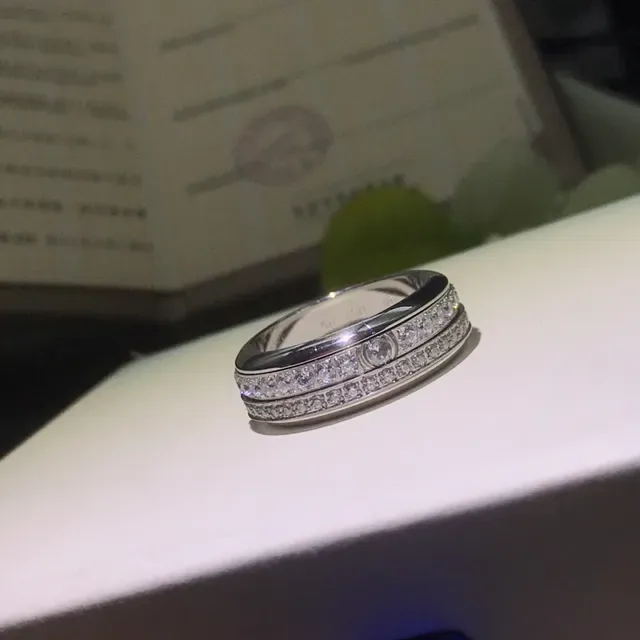 Piaget Possession Rotating Double-Band Pavé Diamond Ring 6