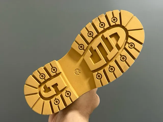गुलाबी भूरा मोटा लग सोल वर्क बूट 9