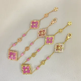 Pulseira de corrente de ouro rosa esmaltada com flores de quatro folhas