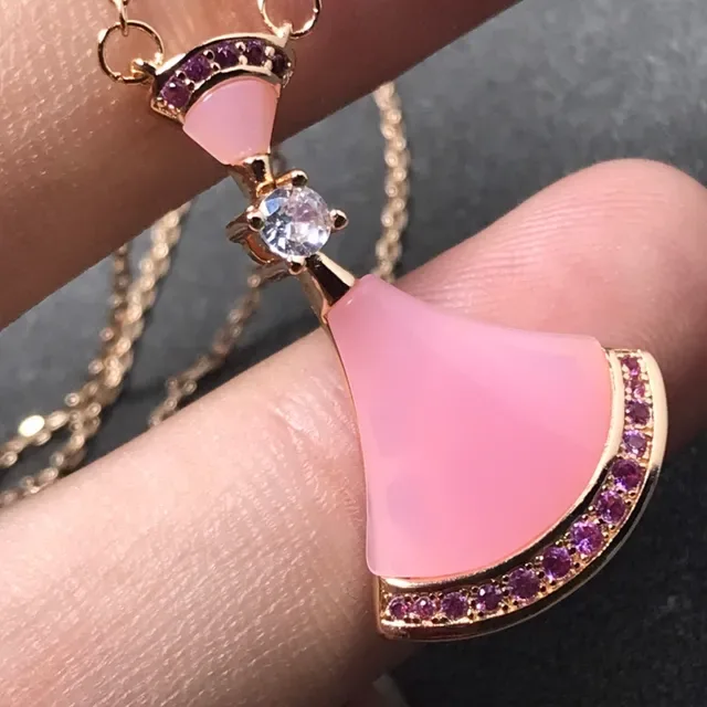 Pink Gold Fan-Shaped Stone Pendant Setting Necklace 3