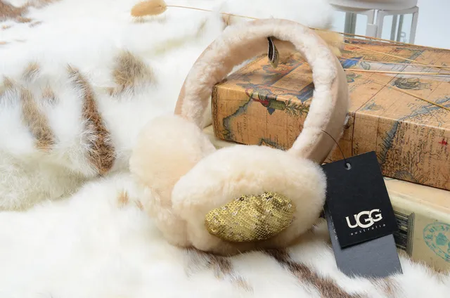 Pink Gold Plush Faux-Fur Exterior Sequined Interior Panel Beanie 19