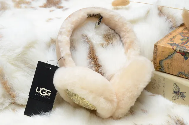 Pink Gold Plush Faux-Fur Exterior Sequined Interior Panel Beanie 23