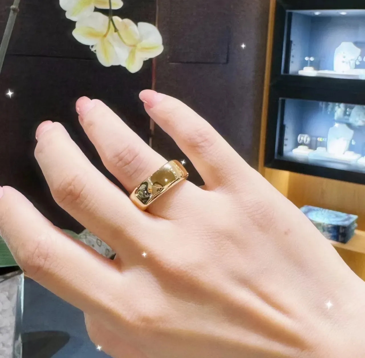 Polished Gold Wide Band Ring 2