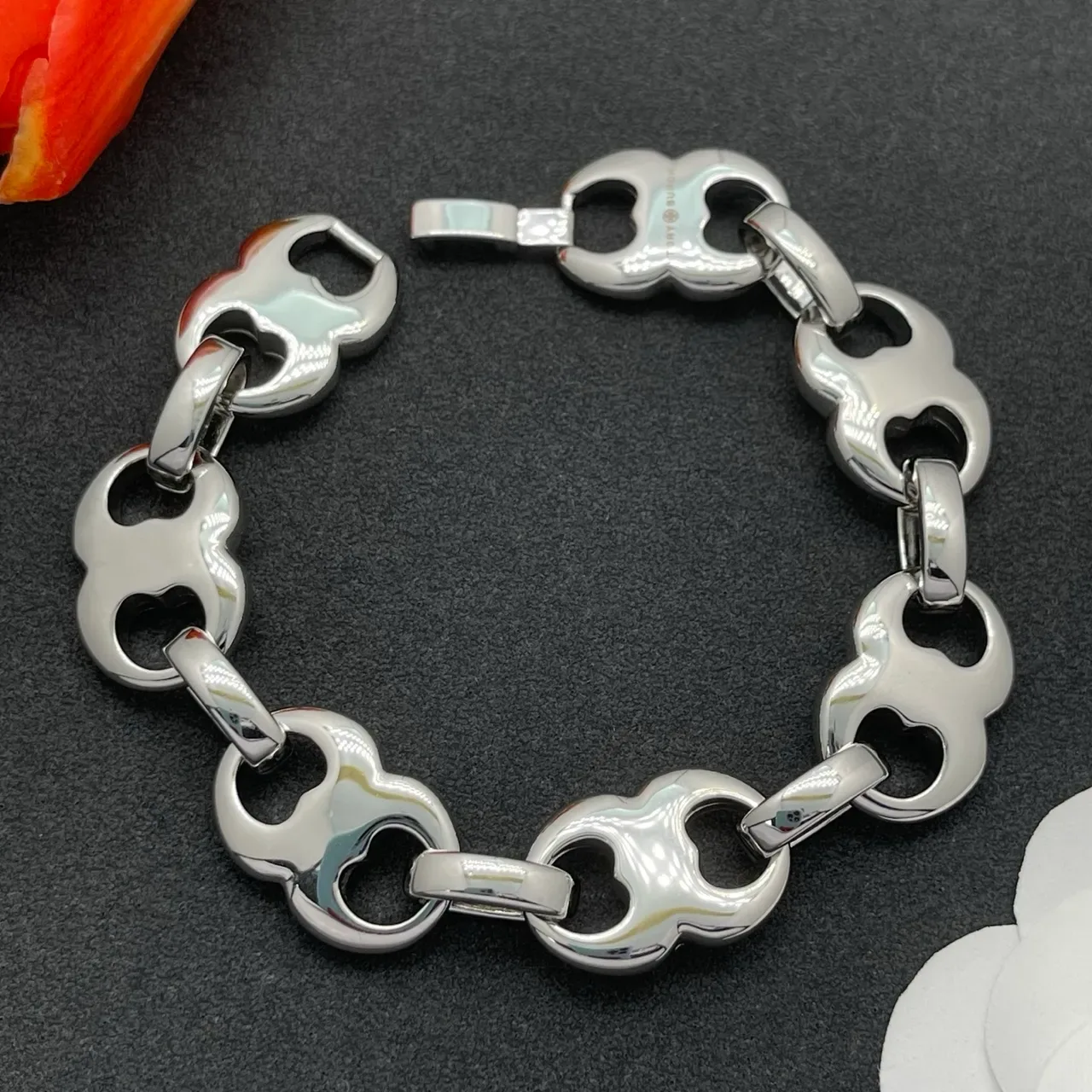 Polished Silver Heart-Cutout Chunky Link Bracelet 4