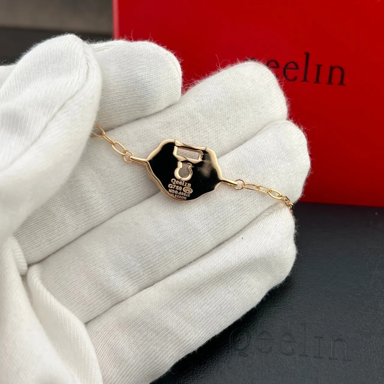 Qeelin Wulu Lock-Shape Enamel and Mother-of-Pearl Bracelet 2