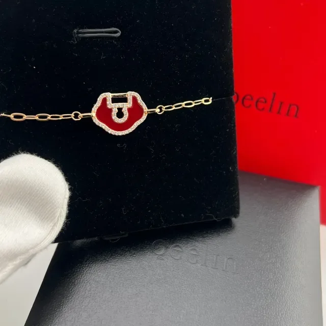 Qeelin Wulu Lock-Shape Enamel and Mother-of-Pearl Bracelet 4