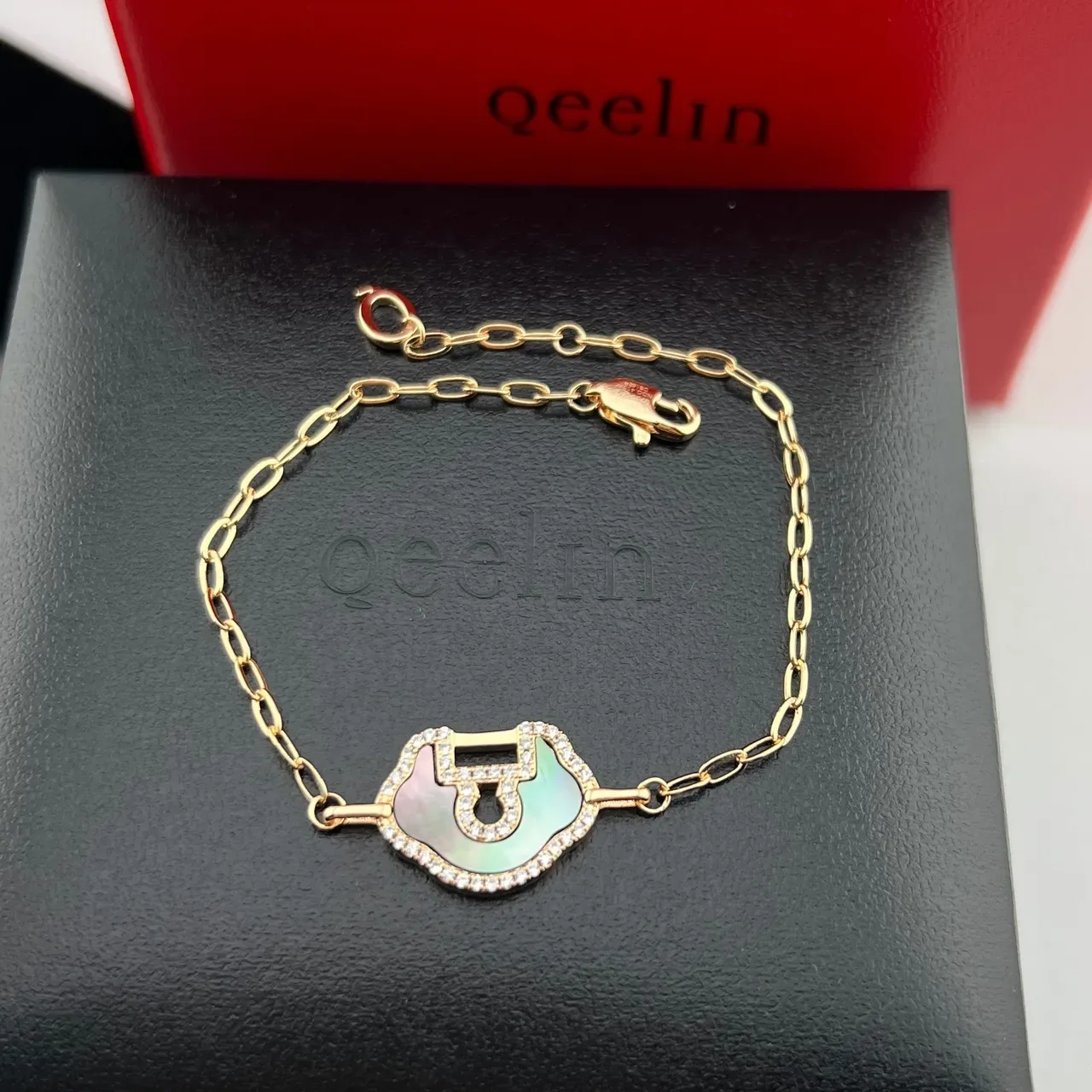 Qeelin Wulu Lock-Shape Enamel and Mother-of-Pearl Bracelet 7