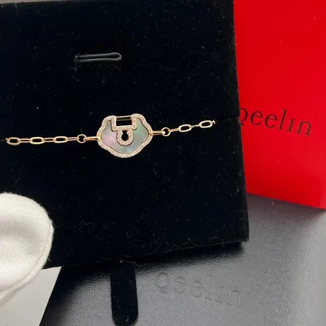 Qeelin Wulu Lock-Shape Enamel and Mother-of-Pearl Bracelet 8
