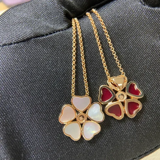 Red Gold Flower-Shaped Pendant Petals Necklace 4