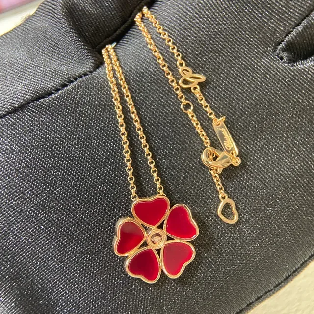 Red Gold Flower-Shaped Pendant Petals Necklace 6