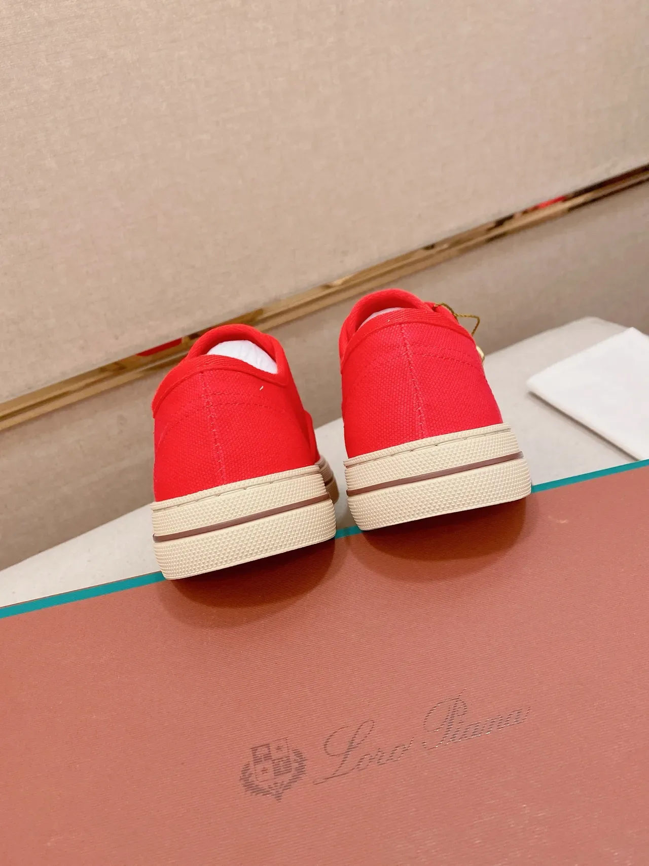 Red White Low-Top Upper Canvas Shoes 3