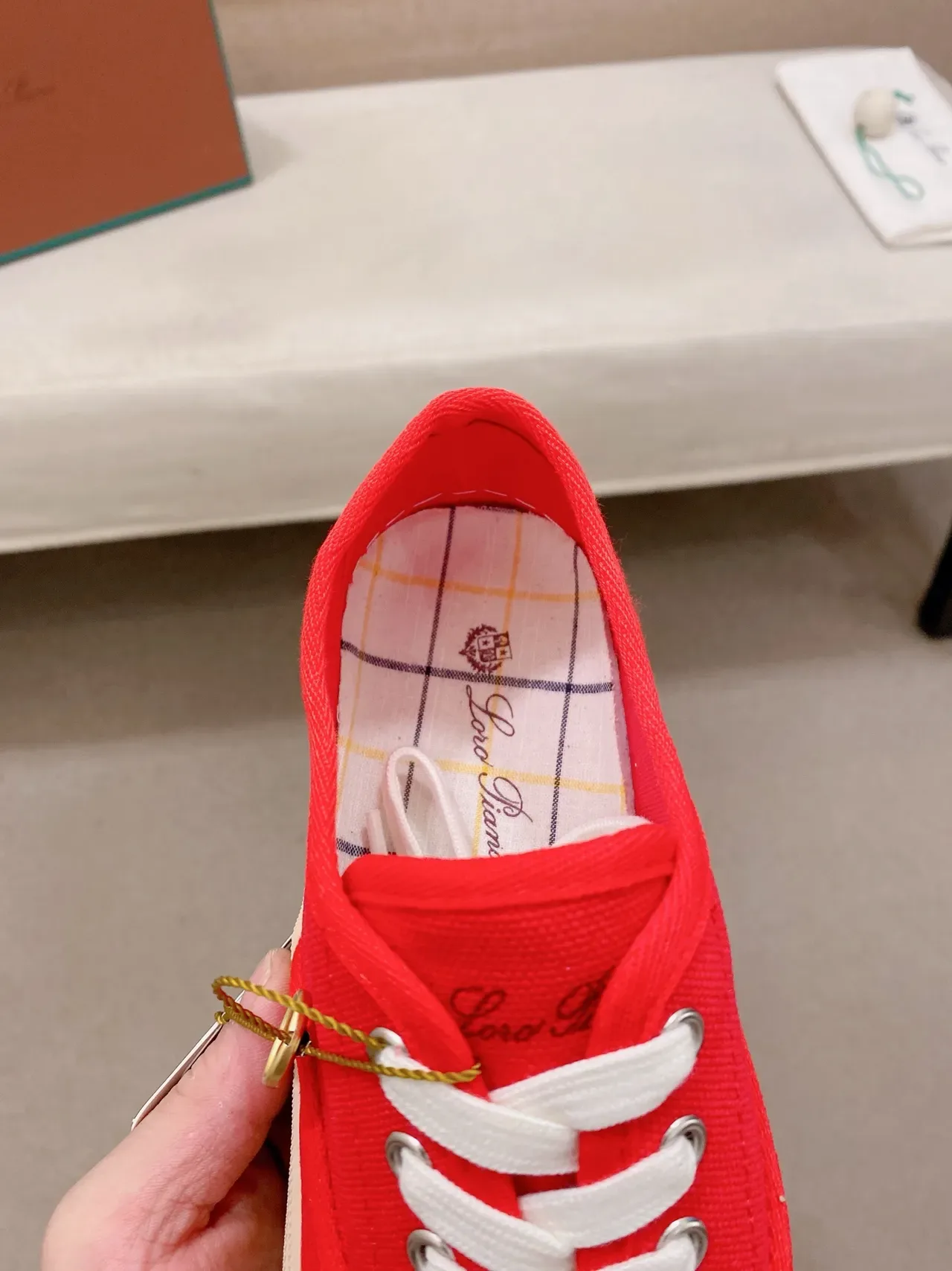 Red White Low-Top Upper Canvas Shoes 4