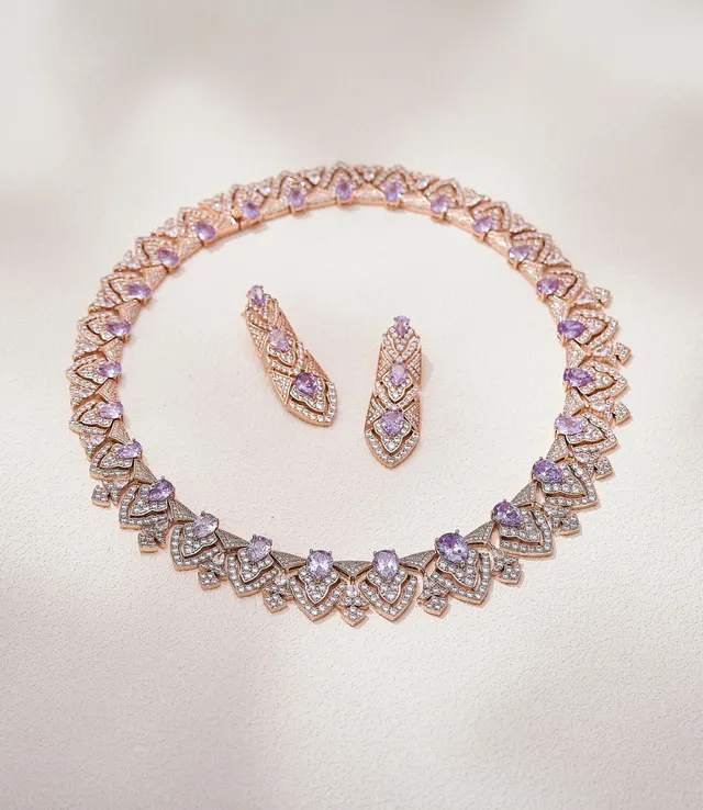 Collier Géométrique en Or Rose et Gemme Violette à Col Haut 4