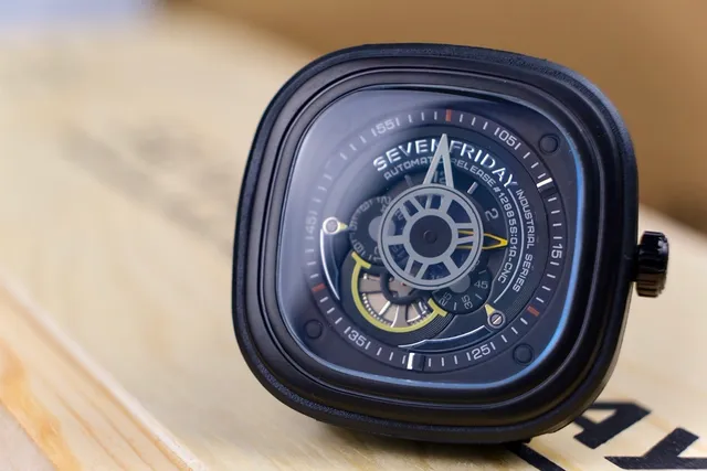 SevenFriday Industrial Series काली और पीली यांत्रिक घड़ी 5