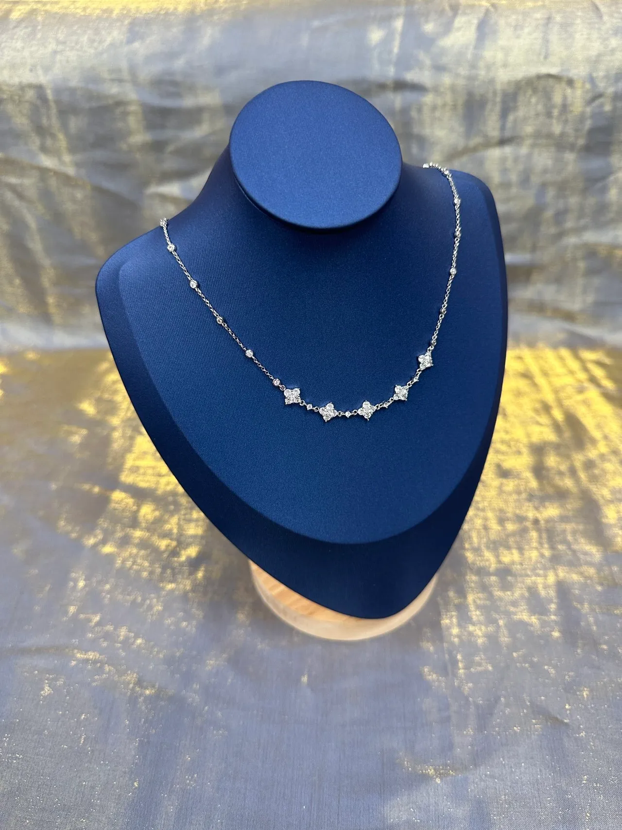 Silver Blue Chain Floral Cluster Motif Necklace 9