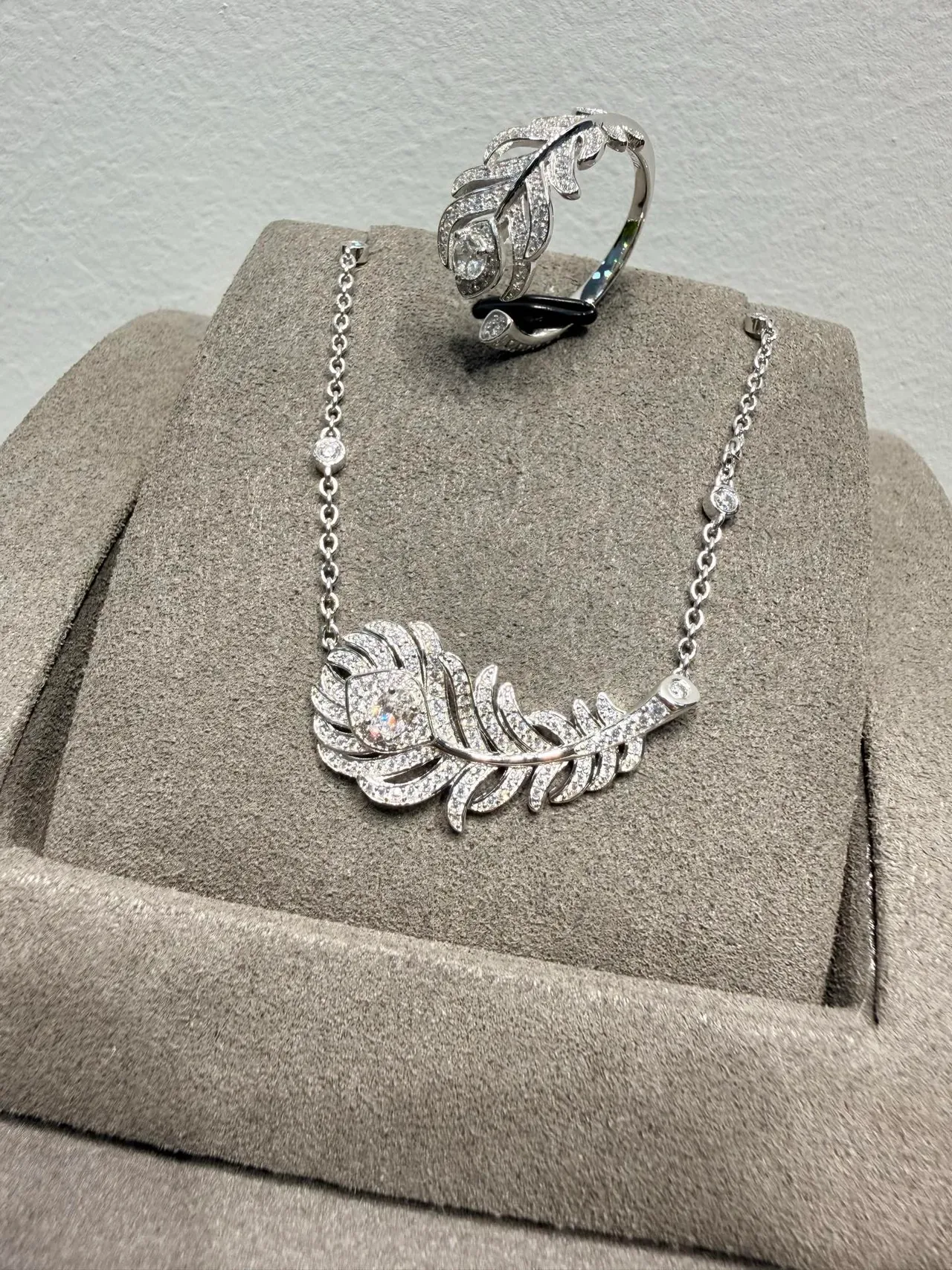 Silver Blue Feather-Shaped Pendants Pavé-Set Stones Necklace 8