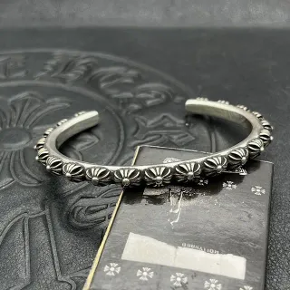 Pulsera de muñeca abierta con motivo floral de plata