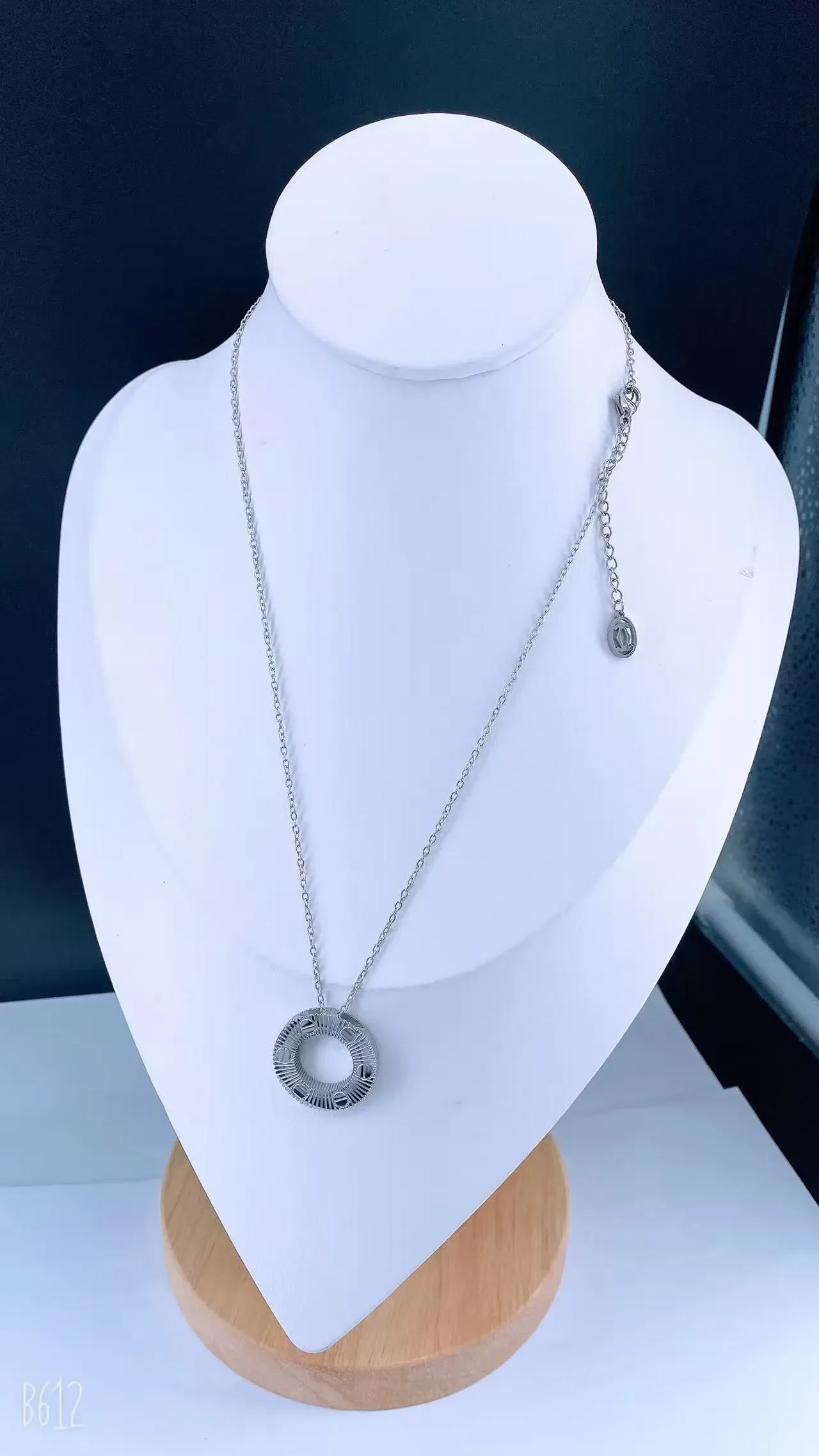 Silver Gold Circular Open-Ring Pendant Radial Fluted Bezel Necklace 2