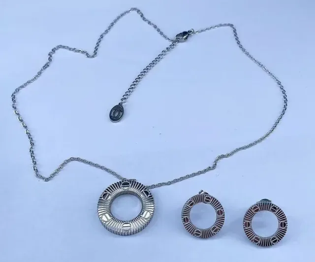 Silver Gold Circular Open-Ring Pendant Radial Fluted Bezel Necklace 9