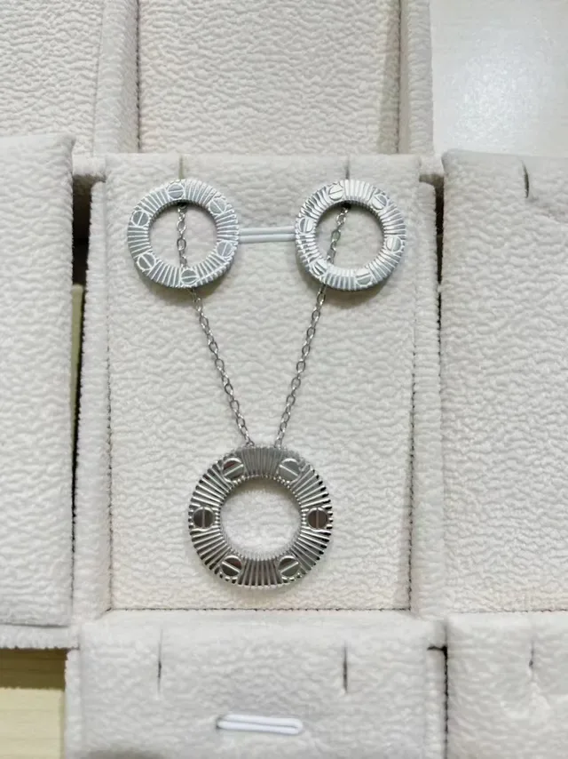 Silver Gold Circular Open-Ring Pendant Radial Fluted Bezel Necklace 12